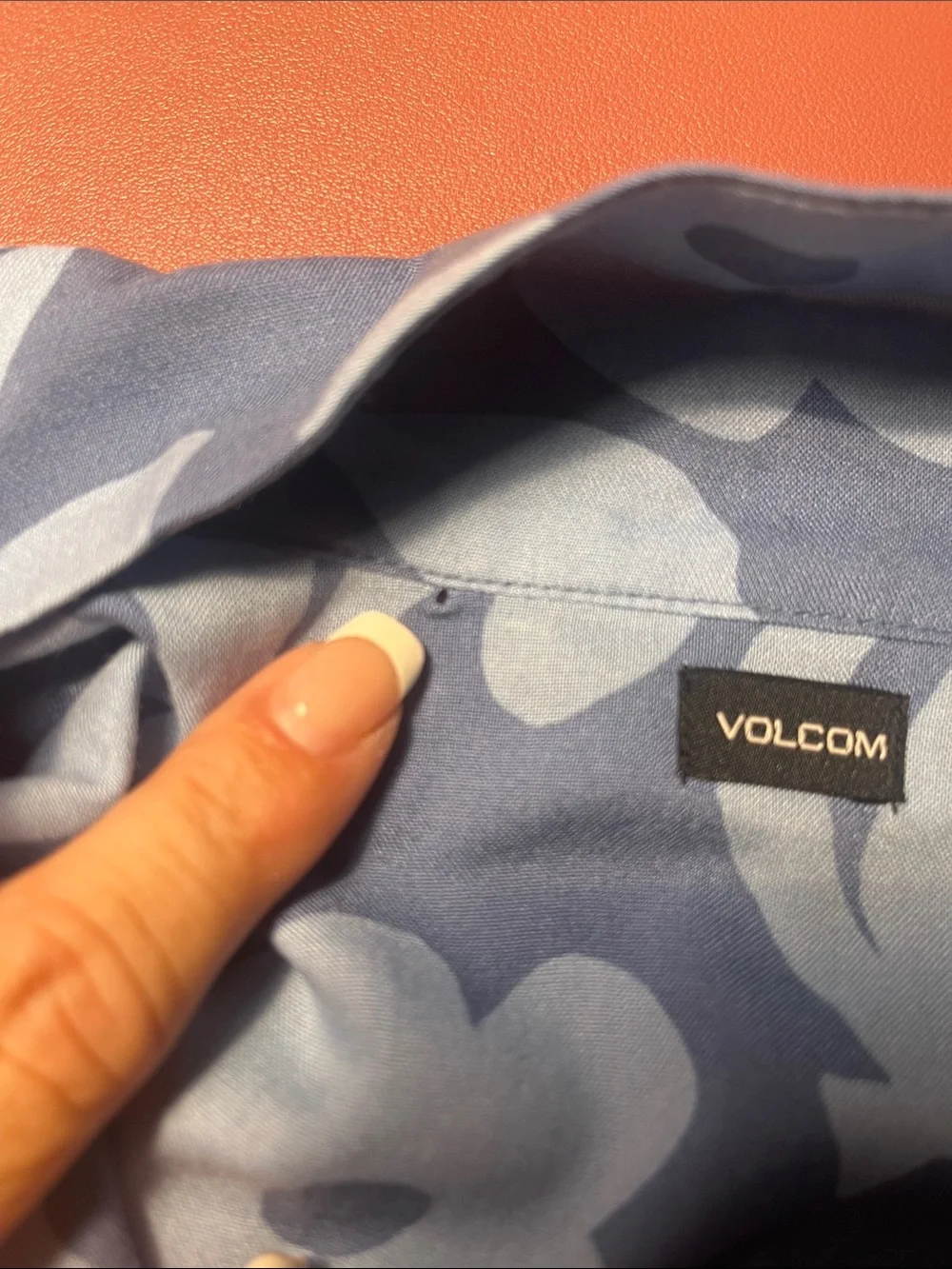 Volcom Men's Blue Floral Short-Sleeve Button-Down Shirt see flaw and picture